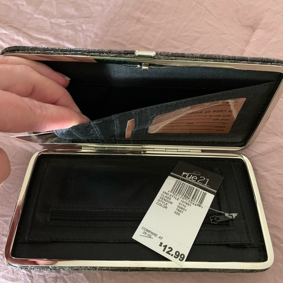 Clutch wallet - Picture 4 of 6